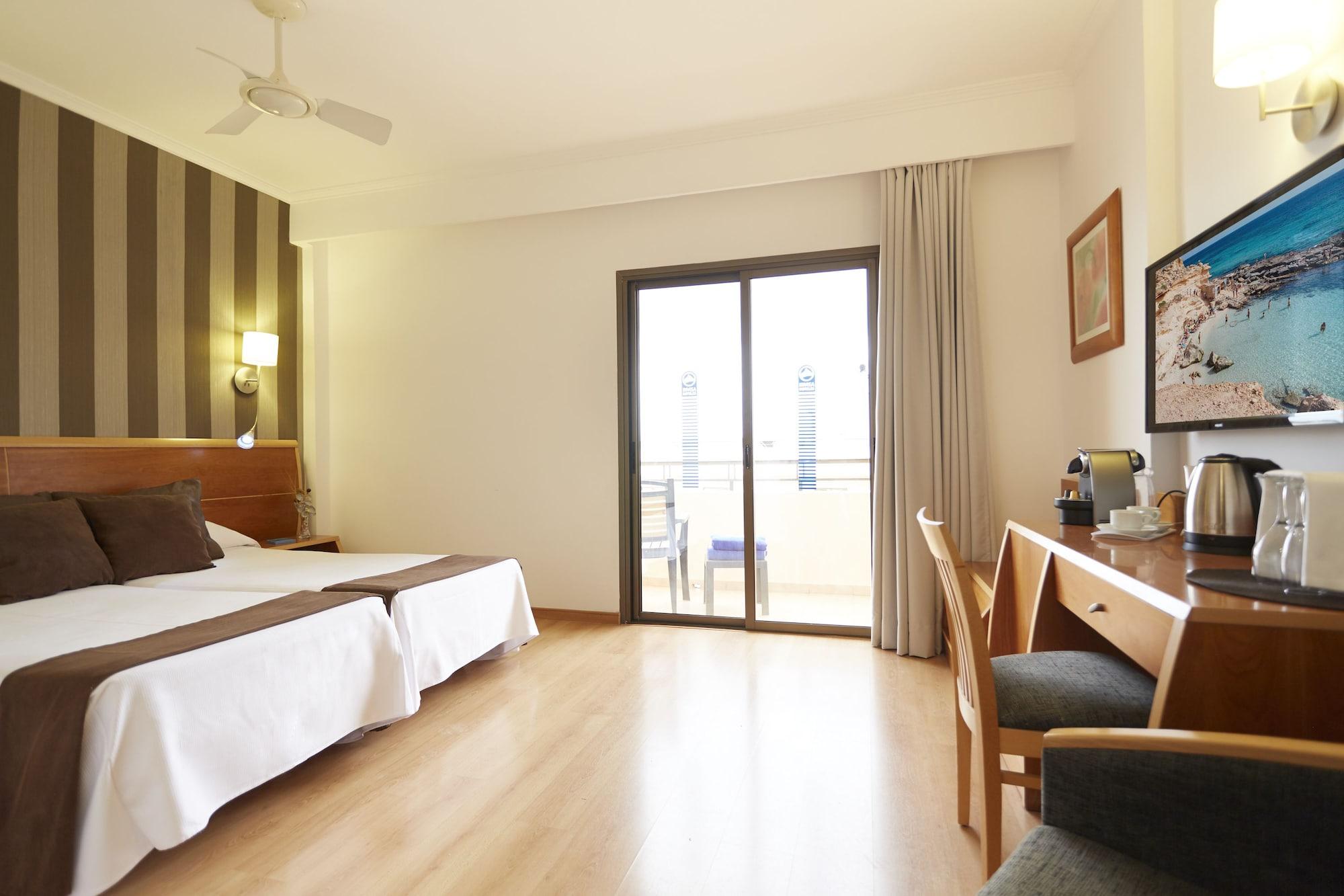 Invisa Hotel La Cala (Adults Only) Santa Eularia des Riu Exteriér fotografie
